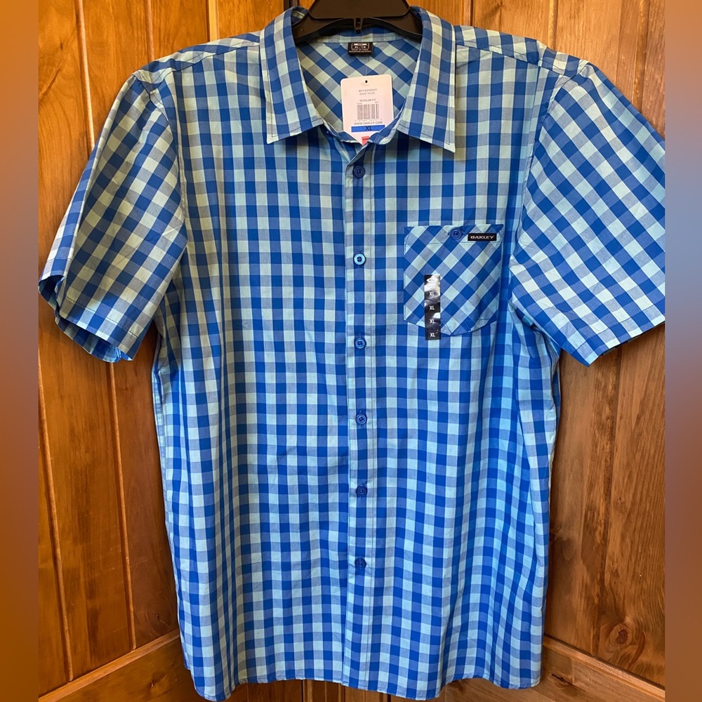 Oakley men’s button down XL